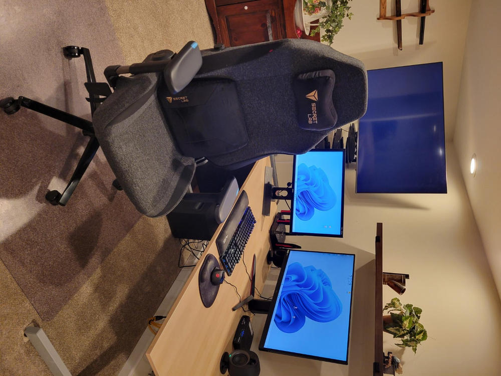 Secretlab TITAN Evo - XL - NEO Hybrid Leatherette (0108) - Customer Photo From Keith Lindblad