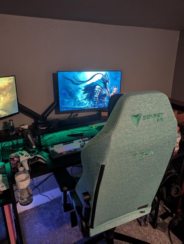 Secretlab TITAN Evo - Regular - SoftWeave™ Plus Fabric (0107) - Customer Photo From Christian Smitherman