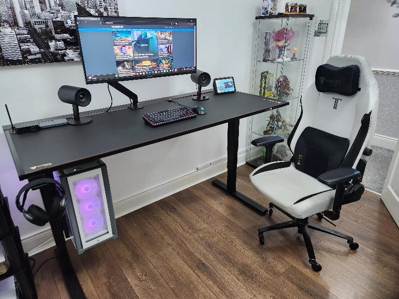 Secretlab TITAN Evo - Regular - SoftWeave™ Plus Fabric (0107) - Customer Photo From Tristan Hernandez-Walls