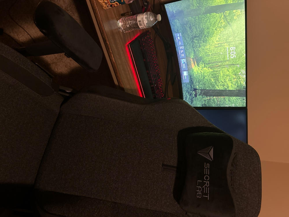 Secretlab TITAN Evo - Regular - SoftWeave™ Plus Fabric (0107) - Customer Photo From Jordan Finns