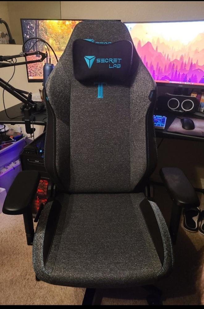 Secretlab TITAN Evo - Regular - SoftWeave™ Plus Fabric (0107) - Customer Photo From Evan Frausto