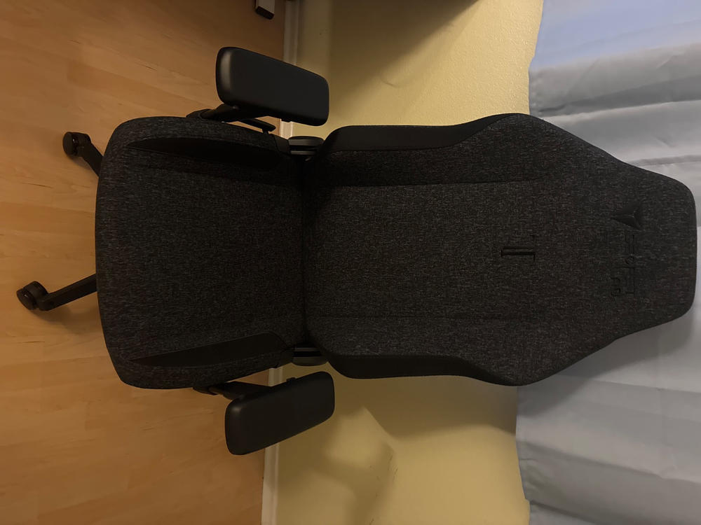 Secretlab TITAN Evo Lite - Regular - SoftWeave® Fabric - Customer Photo From Louis DAmato
