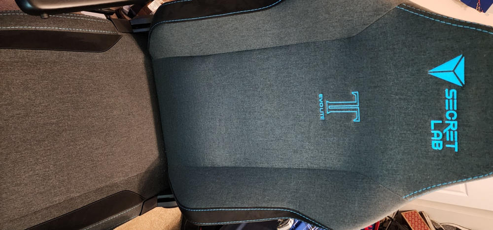 Secretlab TITAN Evo Lite - XL - SoftWeave™ Fabric - Customer Photo From Brenden Jezuit