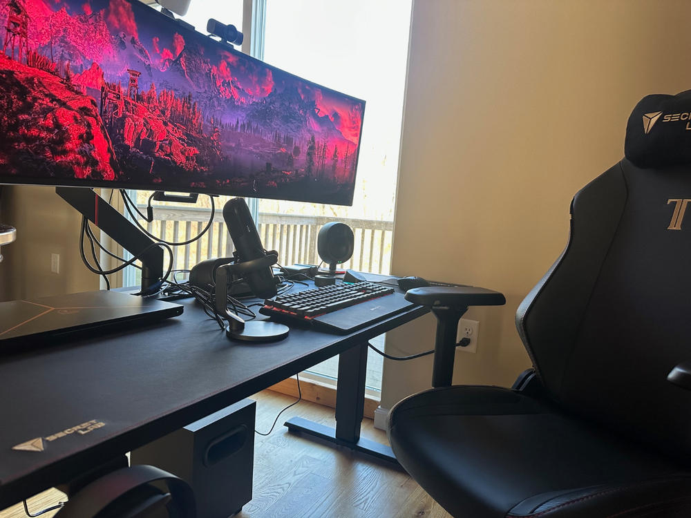 Secretlab Magnus Pro 1.5m Motorised Leg Columns (Type-B) - Box 2 - Customer Photo From Conor Phoenix