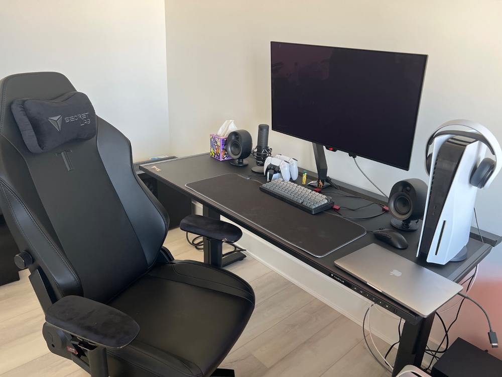 Secretlab Magnus Pro 1.5m Motorised Leg Columns (Type-B) - Box 2 - Customer Photo From Jennifer Cook