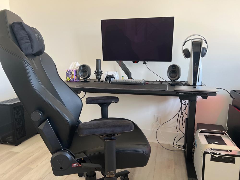 Secretlab Magnus Pro 1.5m Motorised Leg Columns (Type-B) - Box 2 - Customer Photo From Jennifer Cook