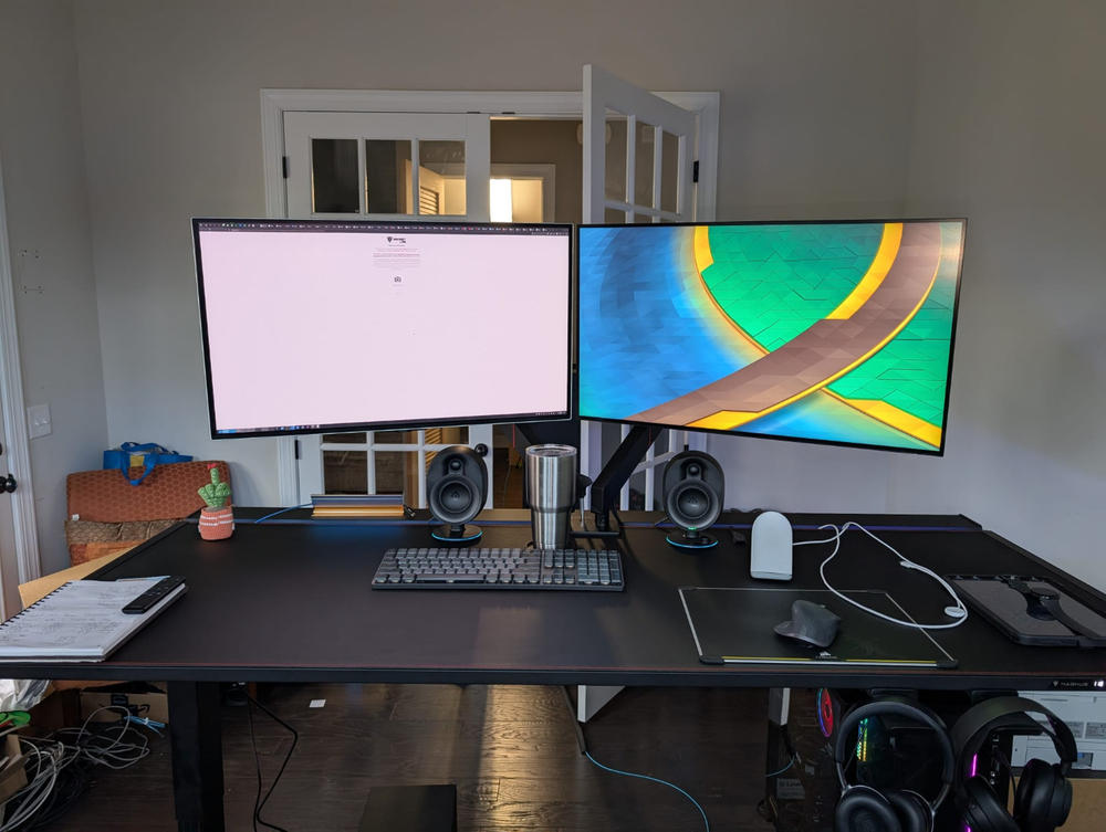 Secretlab Magnus Pro XL 1.7m Motorised Leg Columns (Type-B) - Box 2 - Customer Photo From Larry Hasty