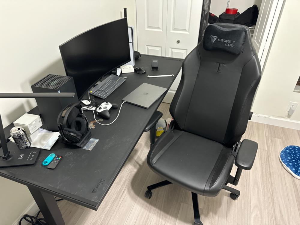 Secretlab Magnus Pro XL 1.7m Motorised Leg Columns (Type-B) - Box 2 - Customer Photo From Elijah Brown