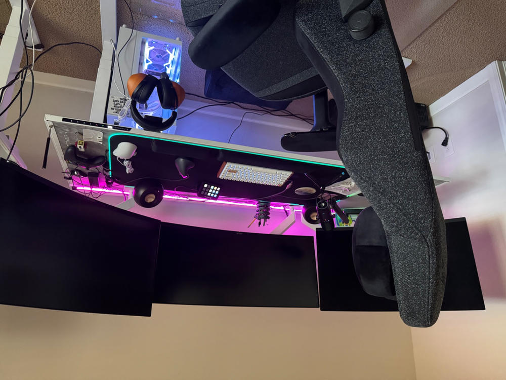 Secretlab Magnus Pro 1.5m Motorised Leg Columns (Type-B)- White - Box 2 - Customer Photo From Larry Lindenbaum