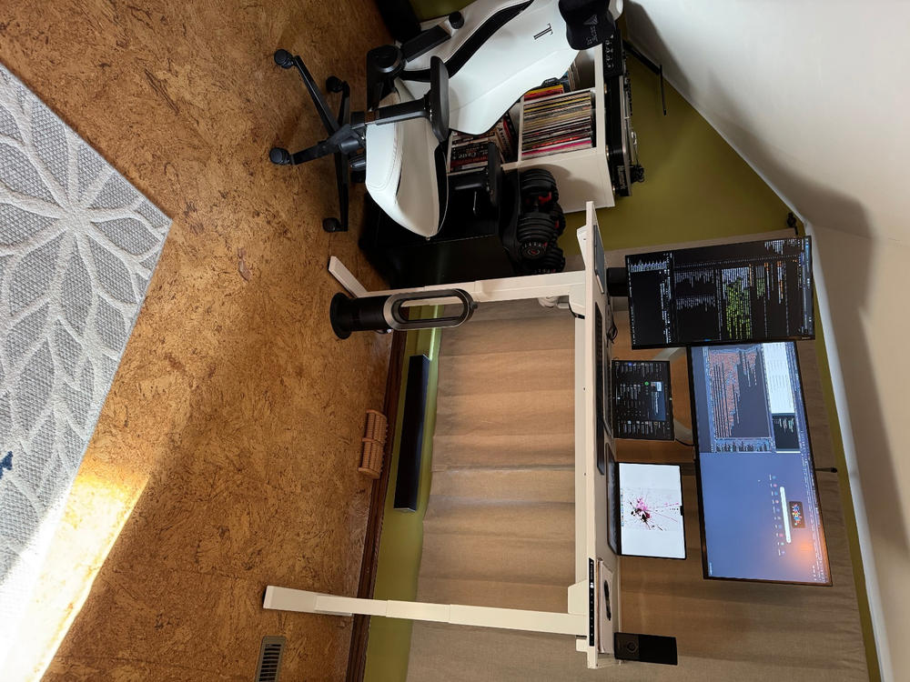 Secretlab Magnus Pro 1.5m Motorised Leg Columns (Type-B)- White - Box 2 - Customer Photo From shawn jones