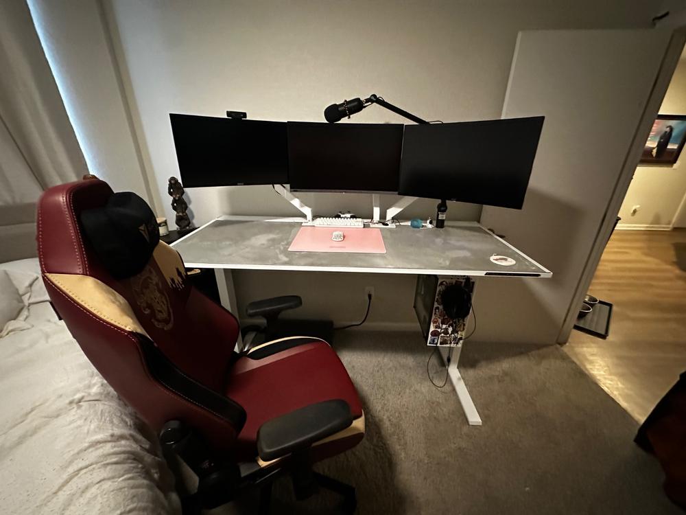 Secretlab Magnus Pro XL 1.7m Motorised Leg Columns (Type-B) - White - Box 2 - Customer Photo From Erik Thomas