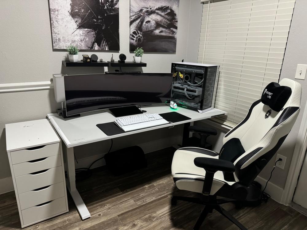 Secretlab Magnus Pro XL 1.7m Motorised Leg Columns (Type-B) - White - Box 2 - Customer Photo From Justin Wachel