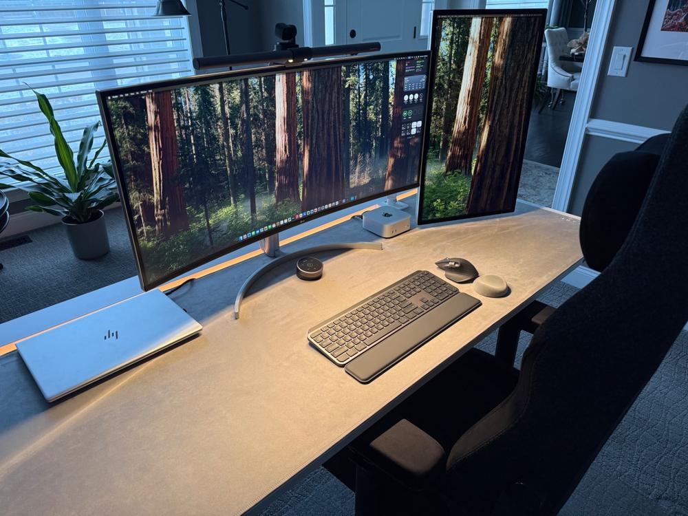 Secretlab Magnus Pro XL 1.7m Motorised Leg Columns (Type-B) - White - Box 2 - Customer Photo From Tim Cotey