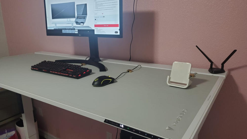 Secretlab Magnus Pro XL 1.7m Motorised Leg Columns (Type-B) - White - Box 2 - Customer Photo From Julio Jauregui