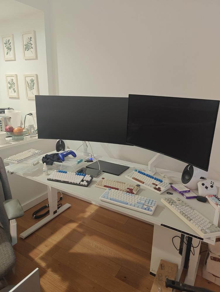 Secretlab Magnus Pro XL 1.7m Motorised Leg Columns (Type-B) - White - Box 2 - Customer Photo From Jacob Matsutsuyu