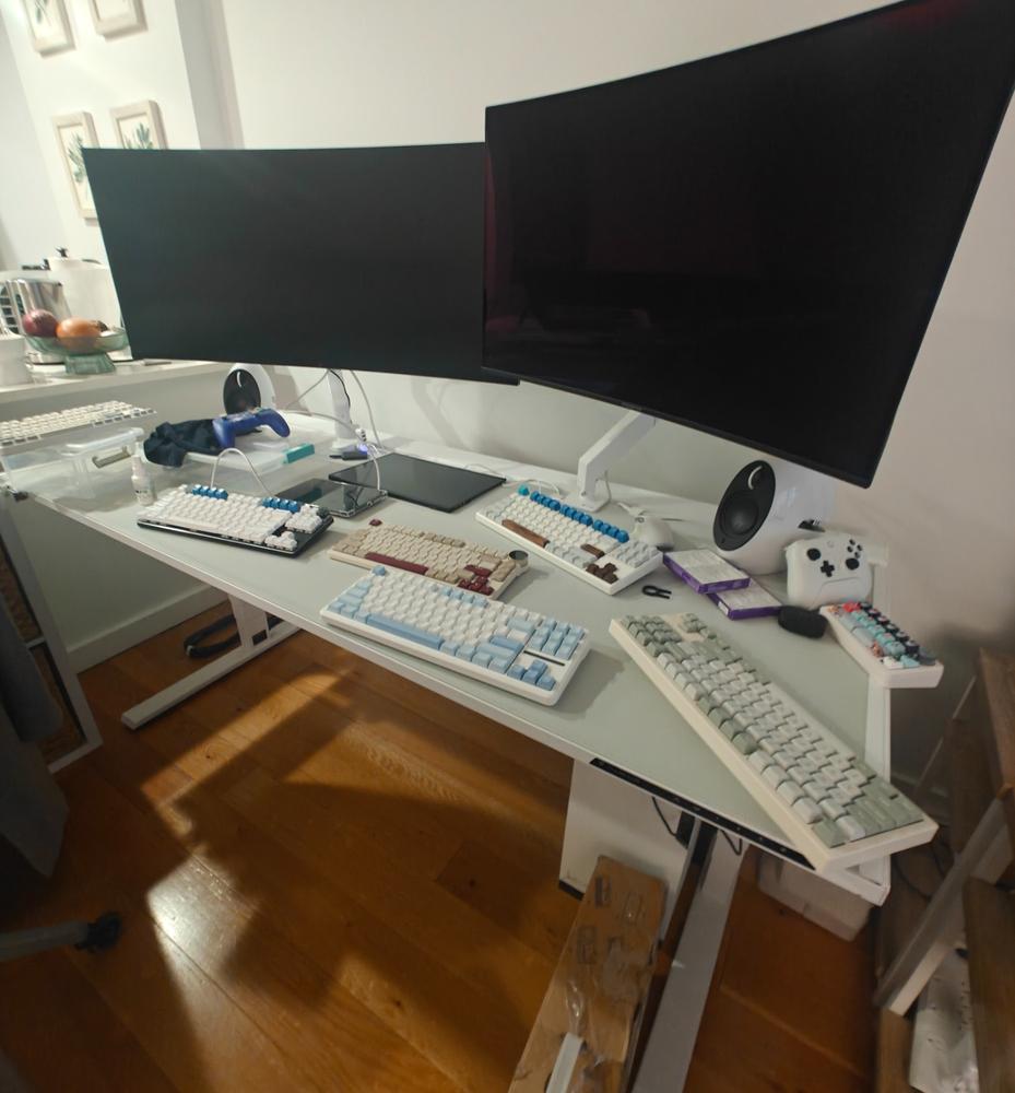 Secretlab Magnus Pro XL 1.7m Motorised Leg Columns (Type-B) - White - Box 2 - Customer Photo From Jacob Matsutsuyu