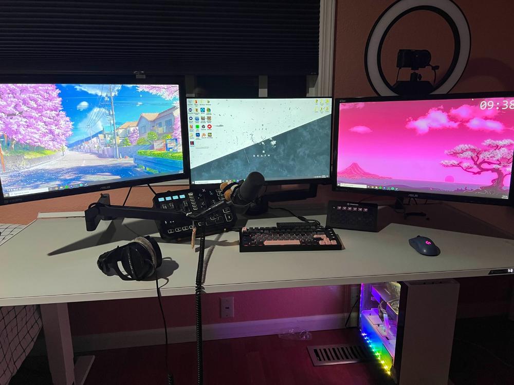 Secretlab Magnus Pro XL 1.7m Motorised Leg Columns (Type-B) - White - Box 2 - Customer Photo From Tien Nguyen