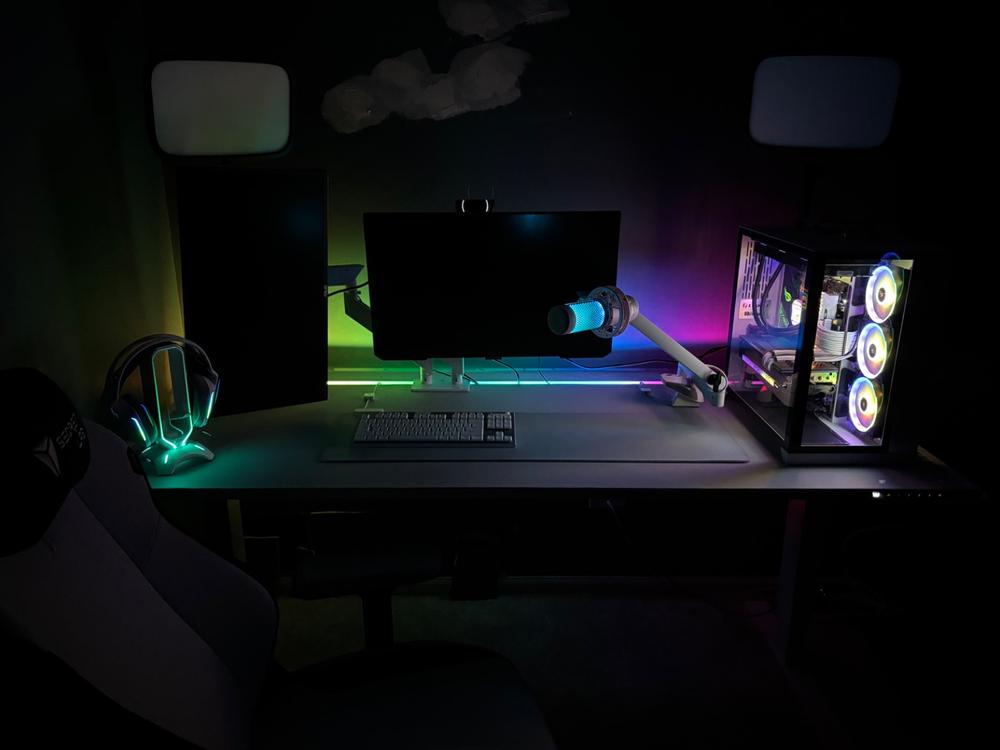 Secretlab Magnus Pro XL 1.7m Motorised Leg Columns (Type-B) - White - Box 2 - Customer Photo From Arnulfo Rey Gonzalez