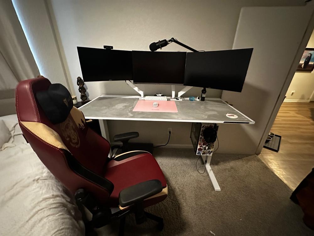 Secretlab Magnus Pro XL 1.7m Motorised Leg Columns (Type-B) - White - Box 2 - Customer Photo From Erik Thomas