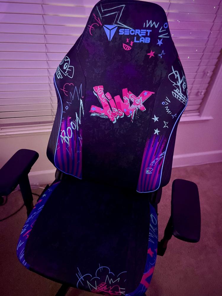 Secretlab SKINS Lite - XL - Customer Photo From Lindsey Moore