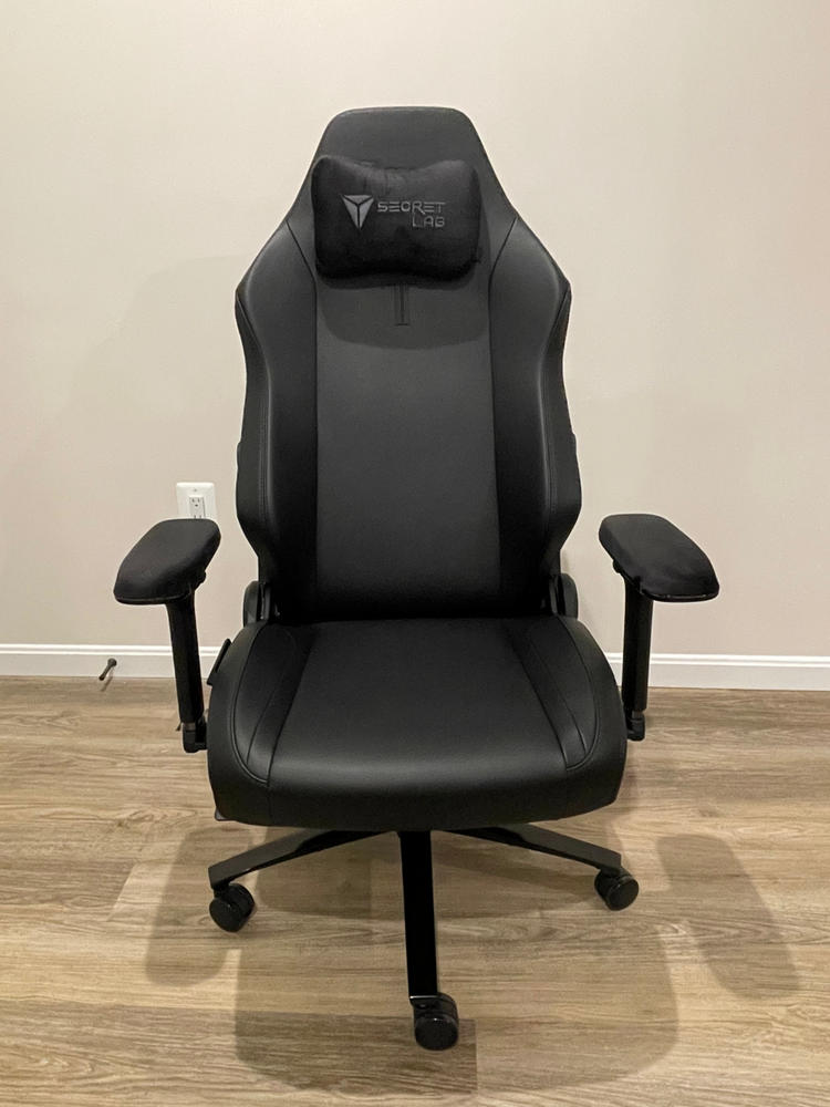 Secretlab TITAN Evo - Regular - NanoGen™ Hybrid Leatherette (0107) - Customer Photo From Miguel Perez