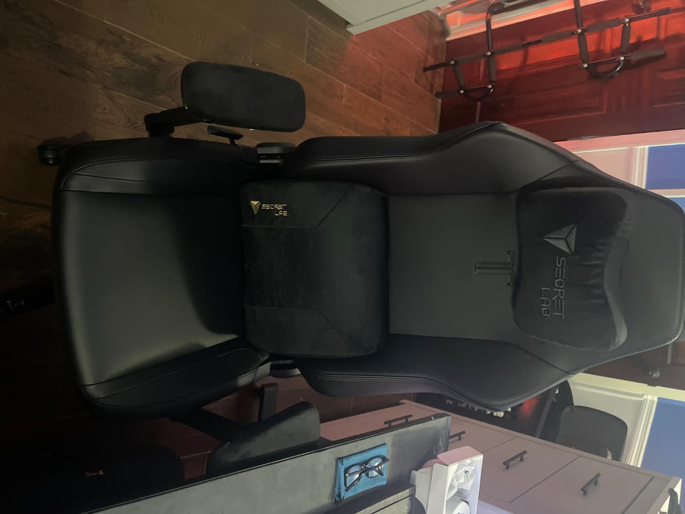 Secretlab TITAN Evo - Regular - NanoGen™ Hybrid Leatherette (0107) - Customer Photo From Kevin Daniels