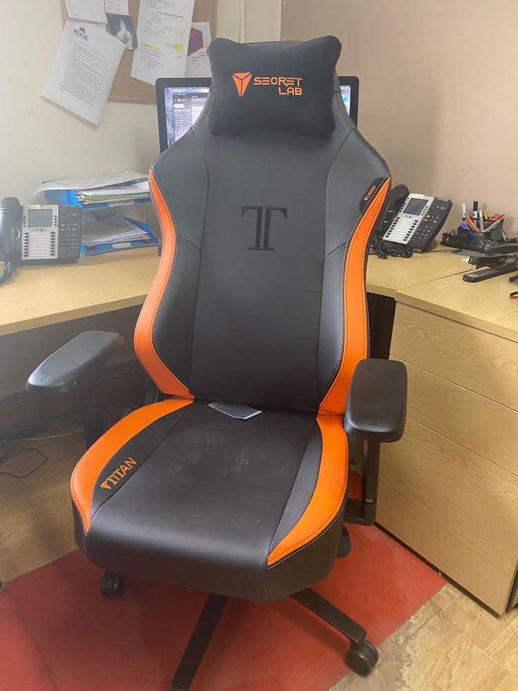 TITAN XL series gaming chairs Secretlab US