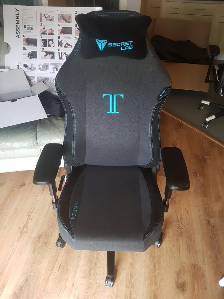 TITAN series gaming seats | Secretlab US