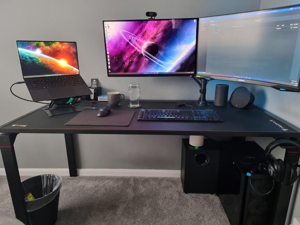 Secretlab MAGNUS 1.5m + Secretlab MAGPAD™ (Bundle) - Customer Photo From Elysia Bowers