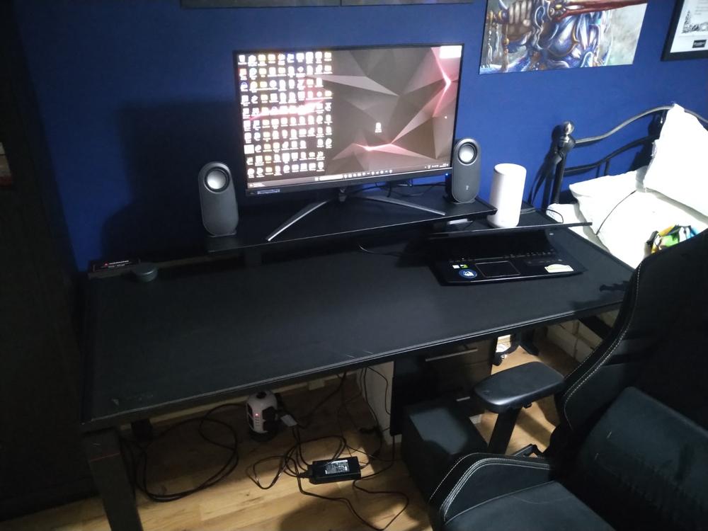 Secretlab MAGNUS 1.5m + Secretlab MAGPAD™ (Bundle) - Customer Photo From MR Thomas M Wright