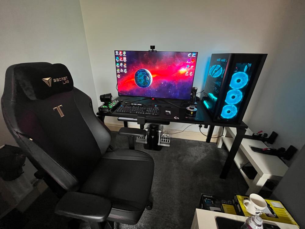 Secretlab MAGNUS 1.5m + Secretlab MAGPAD™ (Bundle) - Customer Photo From Josh Speirs
