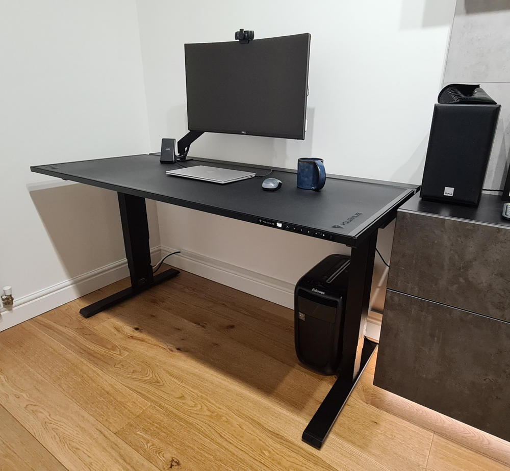 Secretlab MAGNUS Pro - Box 2 - Motorised Leg Columns (Plug Type G) - Customer Photo From Max Chaudry