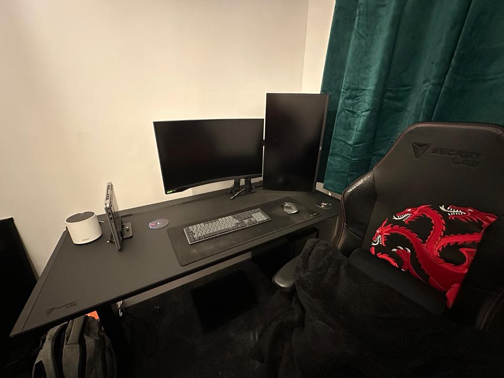 Secretlab MAGNUS Pro - Box 2 - Motorised Leg Columns (Plug Type G) - Customer Photo From Harrison Payne