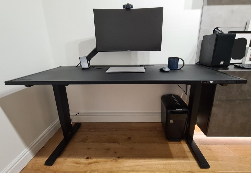 Secretlab MAGNUS Pro - Box 2 - Motorised Leg Columns (Plug Type G) - Customer Photo From Max Chaudry