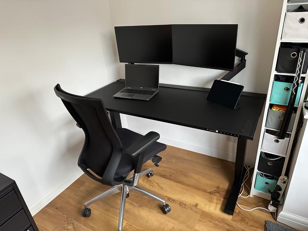 Secretlab MAGNUS Pro - Box 2 - Motorised Leg Columns (Plug Type G) - Customer Photo From Andy MacLennan