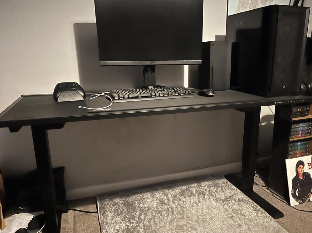 Secretlab MAGNUS Pro - Box 2 - Motorised Leg Columns (Plug Type G) - Customer Photo From Daniel Ross