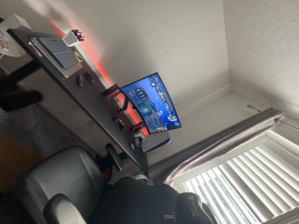 Secretlab MAGNUS Pro - Box 2 - Motorised Leg Columns (Plug Type G) - Customer Photo From Arad Bagheri