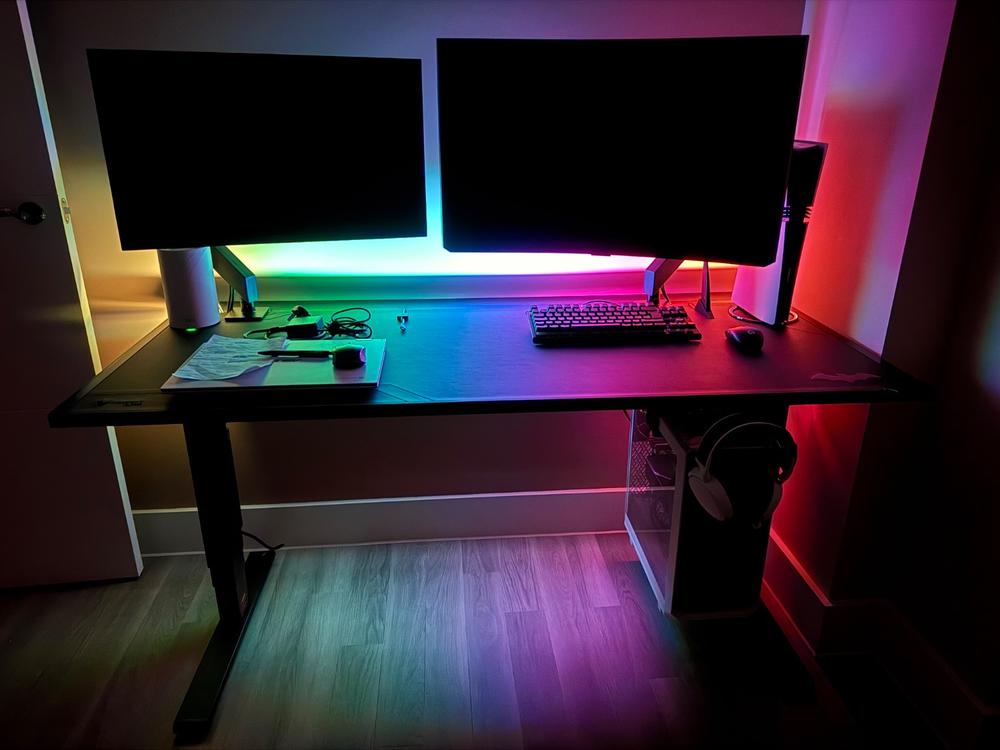 Secretlab MAGNUS Pro - Box 2 - Motorised Leg Columns (Plug Type G) - Customer Photo From Michael Robiolio Bose