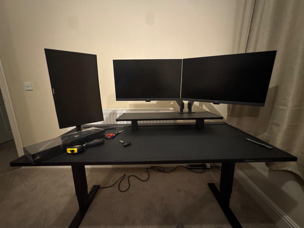 Secretlab MAGNUS Pro - Box 2 - Motorised Leg Columns (Plug Type G) - Customer Photo From Will Roxby