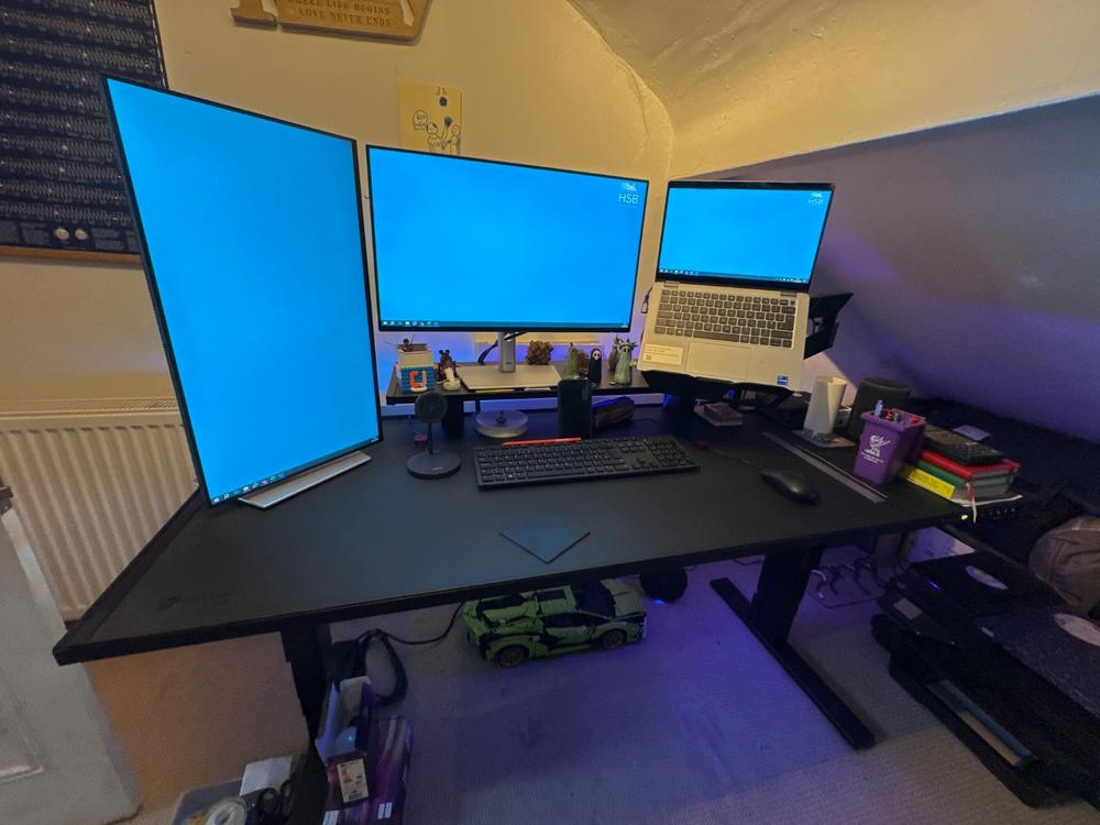 Secretlab MAGNUS Pro - Box 2 - Motorised Leg Columns (Plug Type G) - Customer Photo From Christopher Sandham