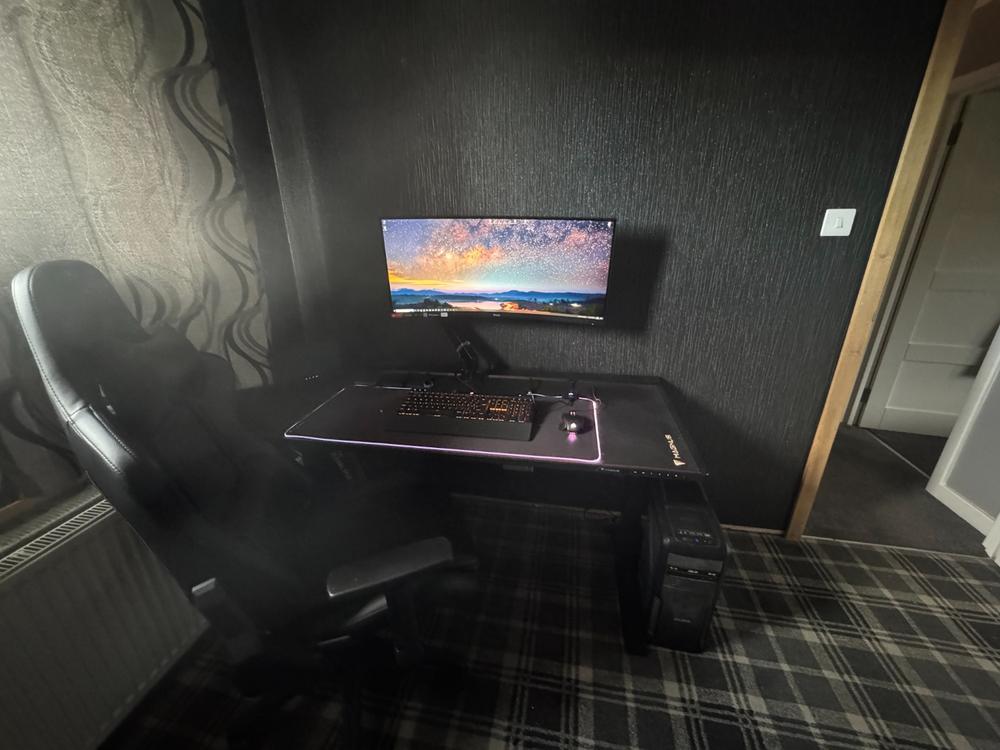 Secretlab MAGNUS Pro - Box 2 - Motorised Leg Columns (Plug Type G) - Customer Photo From James Wood