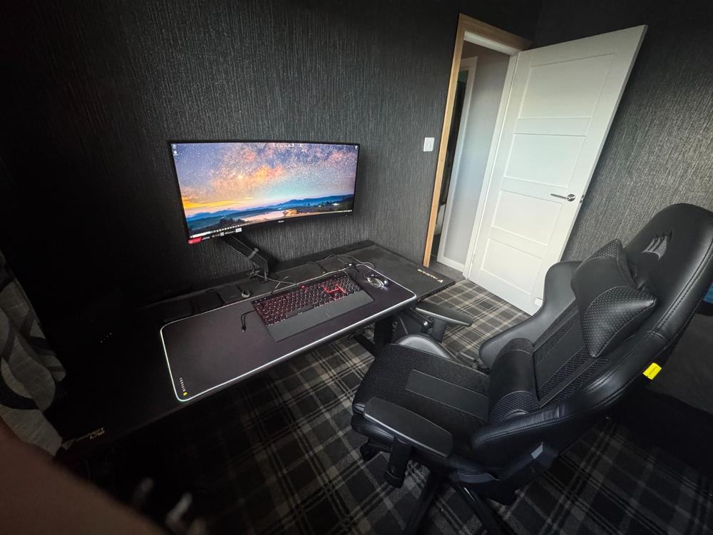 Secretlab MAGNUS Pro - Box 2 - Motorised Leg Columns (Plug Type G) - Customer Photo From James Wood