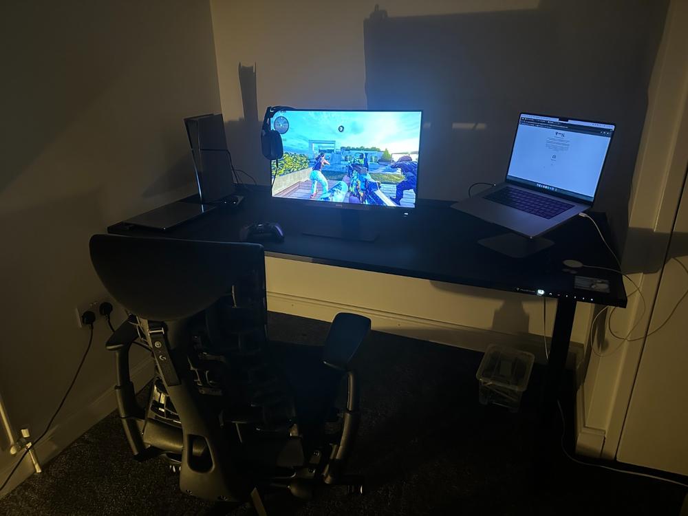 Secretlab MAGNUS Pro XL - Box 2 - Motorised Leg Columns (Plug Type G) - Customer Photo From Lewis Mowbray