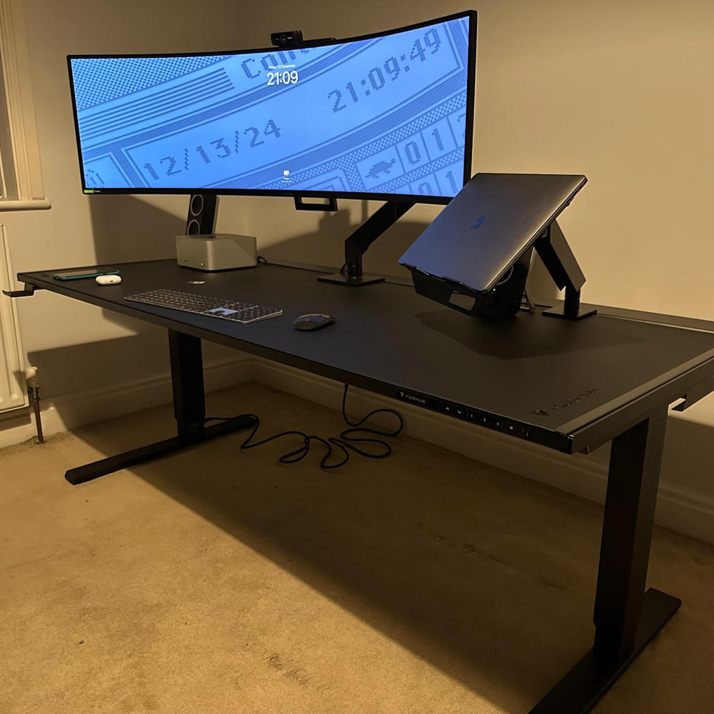 Secretlab MAGNUS Monitor Arm (Heavy Duty Edition) - Customer Photo From Tom Taylor