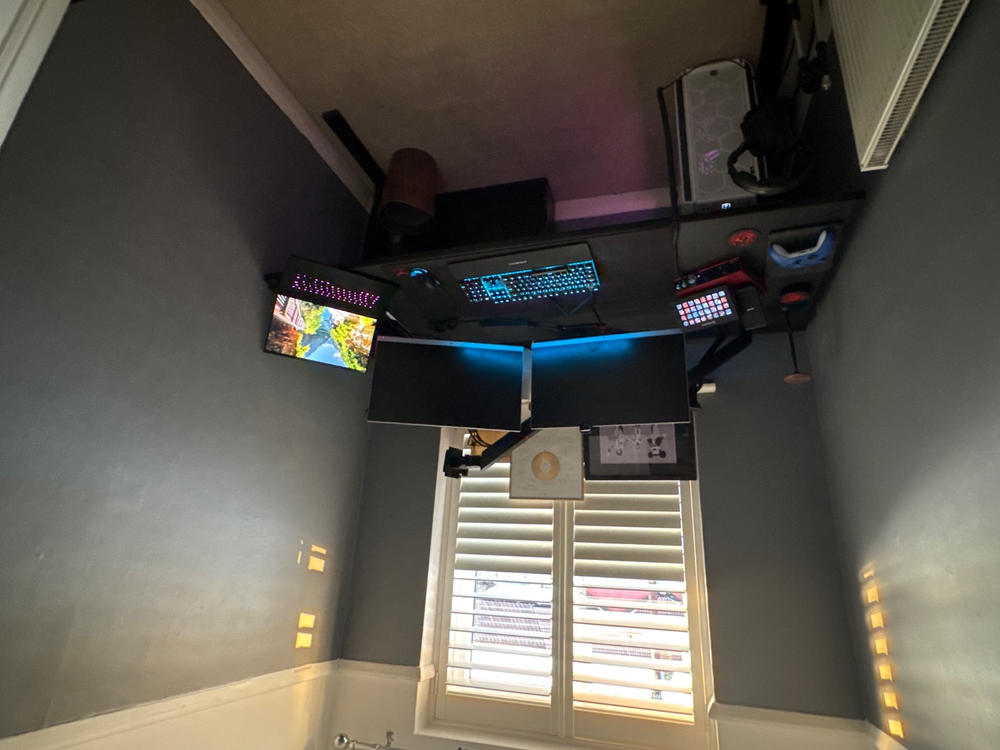 Secretlab MAGNUS Monitor Arm (Heavy Duty Edition) - Customer Photo From Thomas Johnson