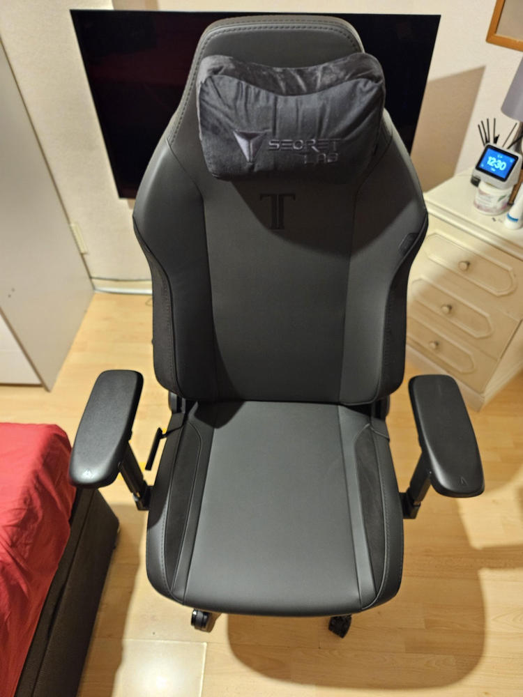Secretlab TITAN Evo - Regular - NEO Hybrid Leatherette (0307) - Customer Photo From Tunde Ayoola