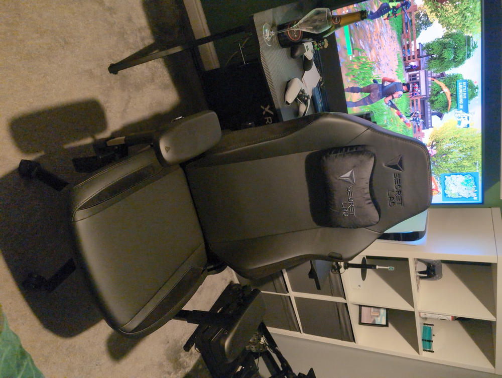 Secretlab TITAN Evo - Regular - NEO Hybrid Leatherette (0307) - Customer Photo From Ian Johnson