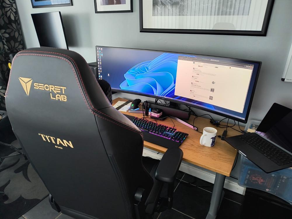 Secretlab TITAN Evo - Regular - NEO Hybrid Leatherette (0307) - Customer Photo From BRIAN DAVIDSON