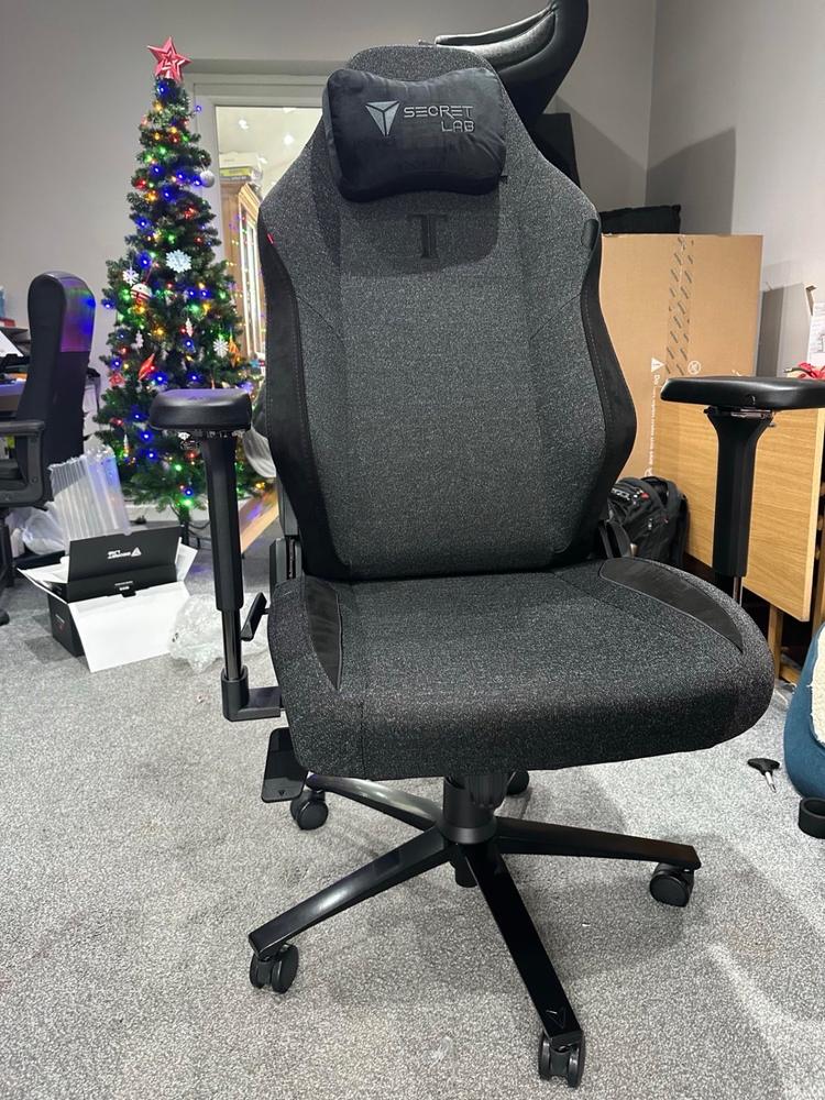 Secretlab TITAN Evo - Regular - SoftWeave® Plus Fabric (0307) - Customer Photo From Pete Wallace