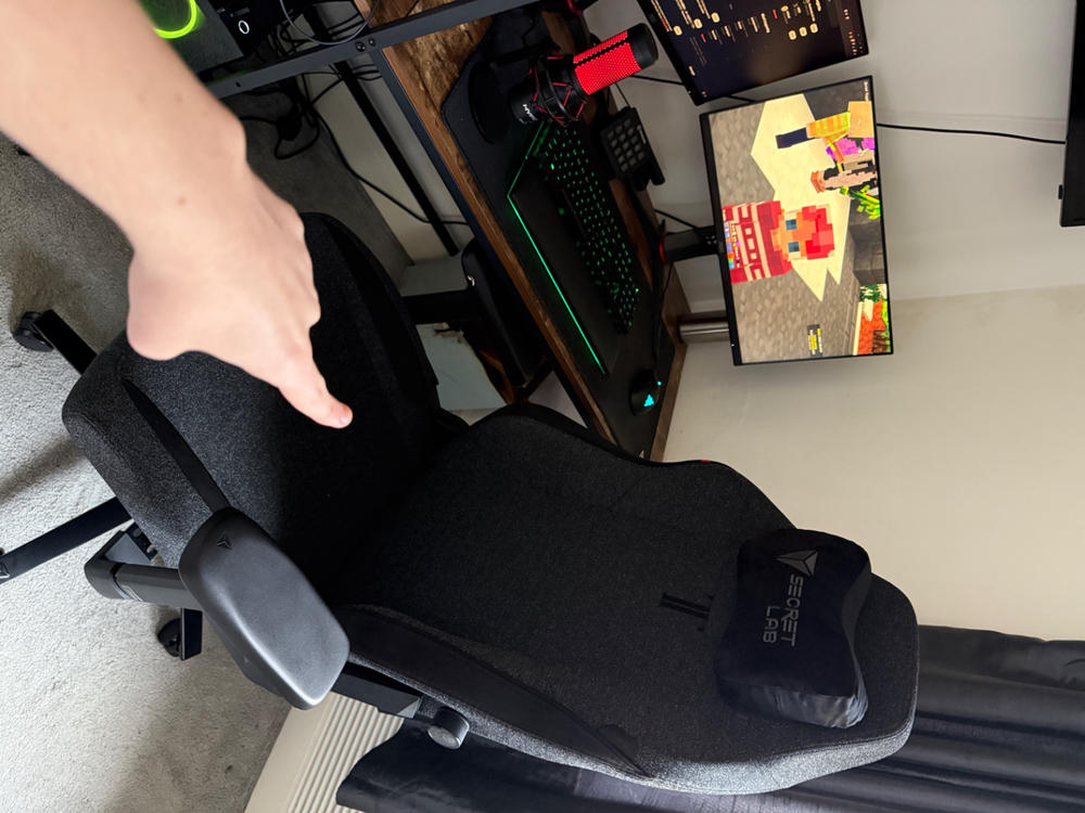 Secretlab TITAN Evo - Regular - SoftWeave™ Plus Fabric (0307) - Customer Photo From Lisa Bliss